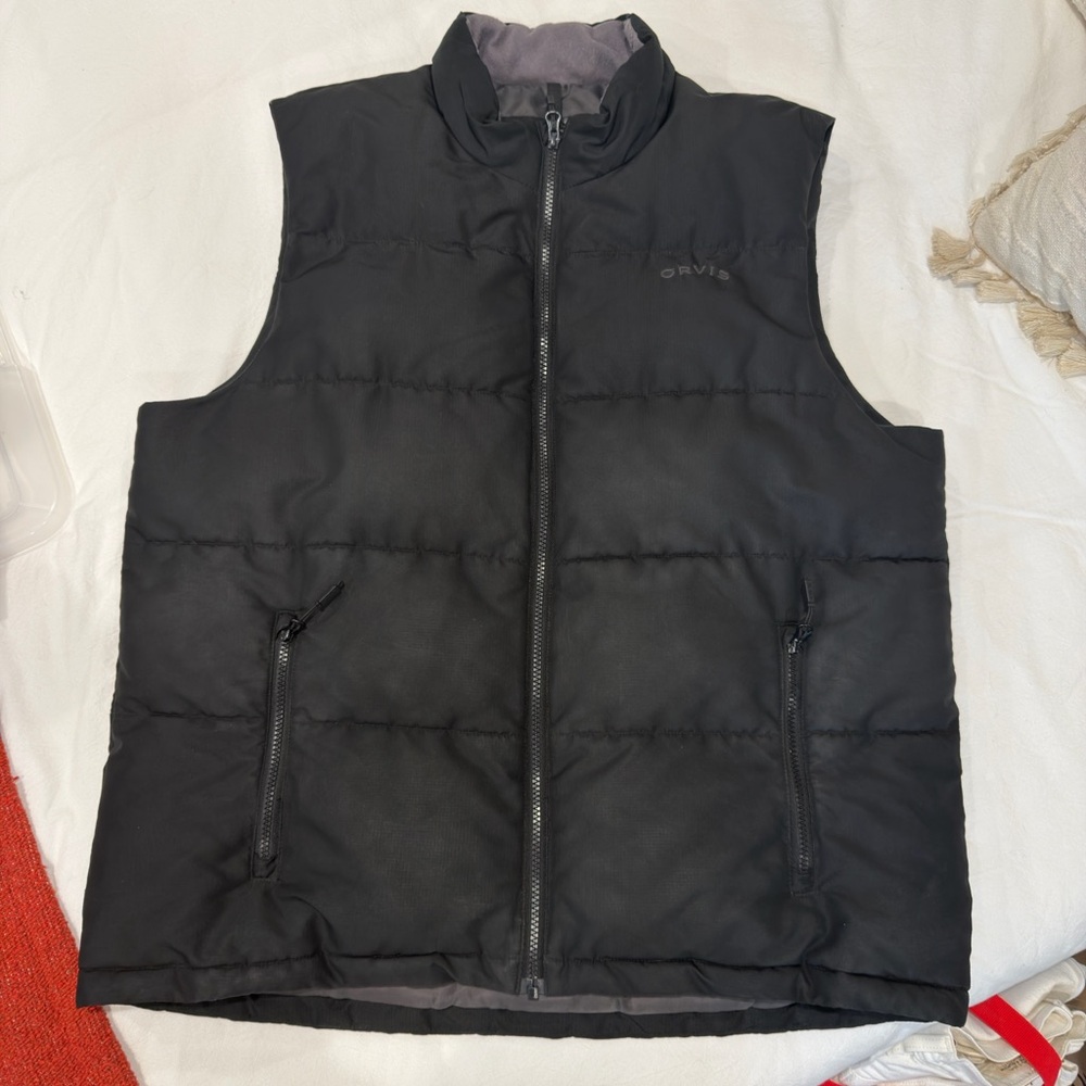 Orvis Men's black puffer vest